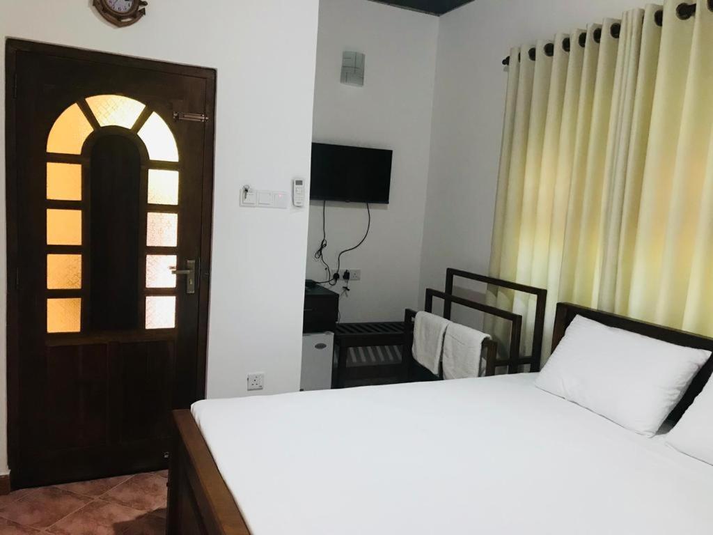 Langama Thena - ළඟම තැන Hotel Анурадхапура Екстериор снимка