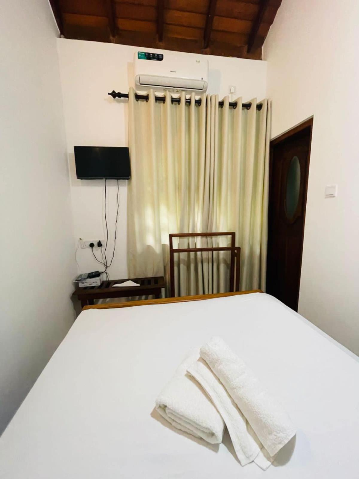 Langama Thena - ළඟම තැන Hotel Анурадхапура Екстериор снимка